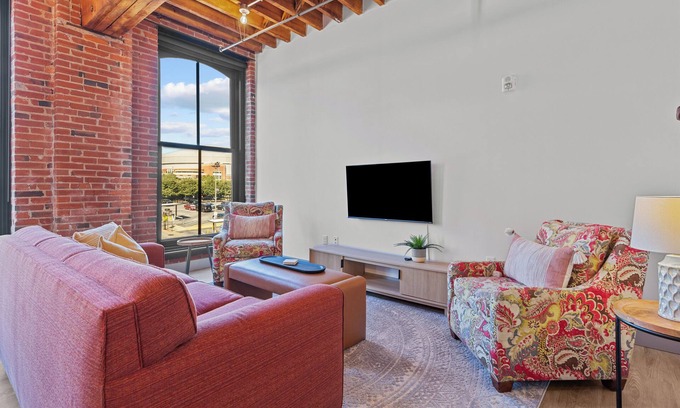 Downtown St. Louis Apartment | Cozy Spacious Loft Next to the Arch – Casino, Conventions & Stadiums