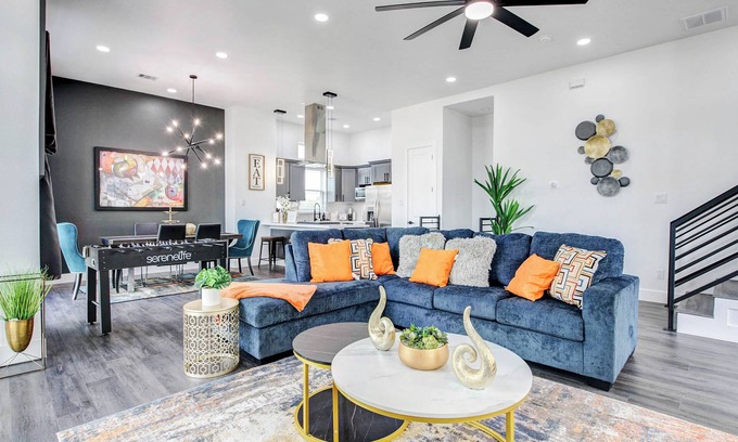 Spring Branch West House | Cozy Spring View in Houston-Few mins to Energy Corridor, The Galleria & downtown
