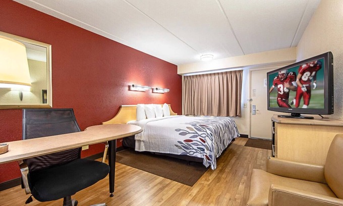 North Canton House | Cozy Stay Near Westfield Belden Village Mall, Conveniently Located for You