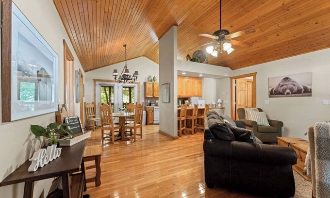 Reeds Spring Cabin | Cozy Stonebridge Cabin, near Silver Dollar City