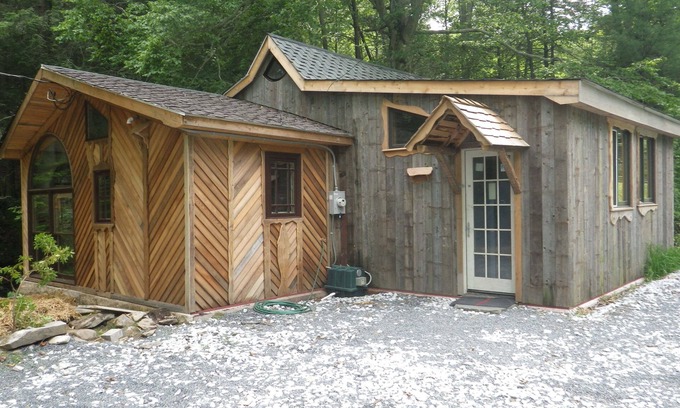 Fairfield Cabin | Cozy streamside cabin, convenient to Ski Liberty and Gettysburg