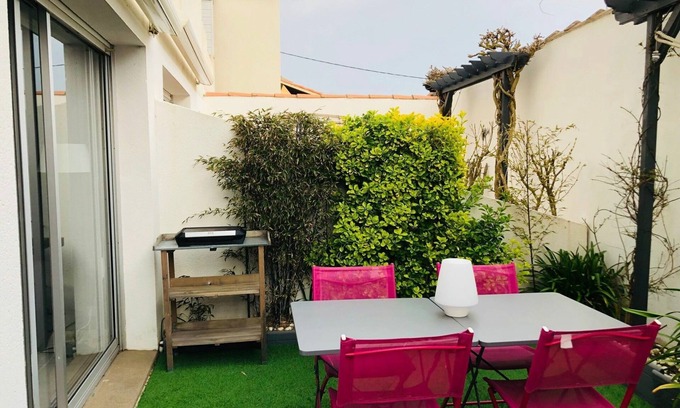 Noirmoutier-en-l'Ile Apartment | Cozy Studio Near Lutins Beach – Private Terrace, Parking & Pet-Friendly