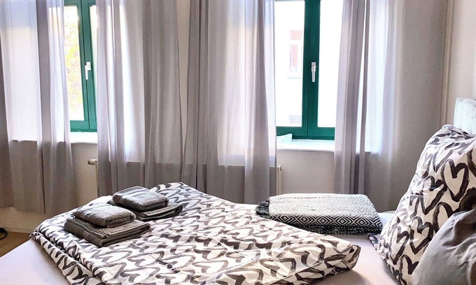 Plagwitz Apartment | Cozy studio apartment on the Karl Heine Canal in Plagwitz