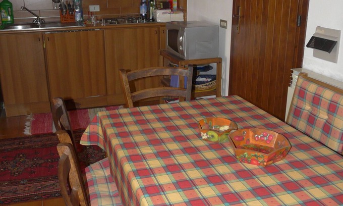 Temu Apartment | COZY STUDIO APARTMENT WITH FIREPLACE