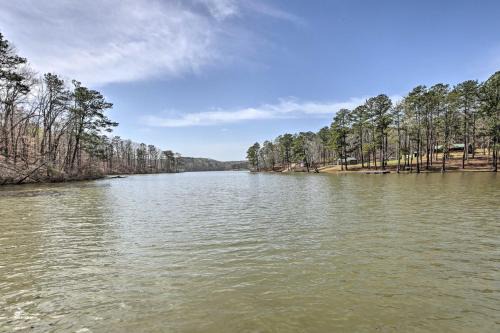 Tallassee Apartment | Cozy Studio Cabin in Tallassee with Water View!