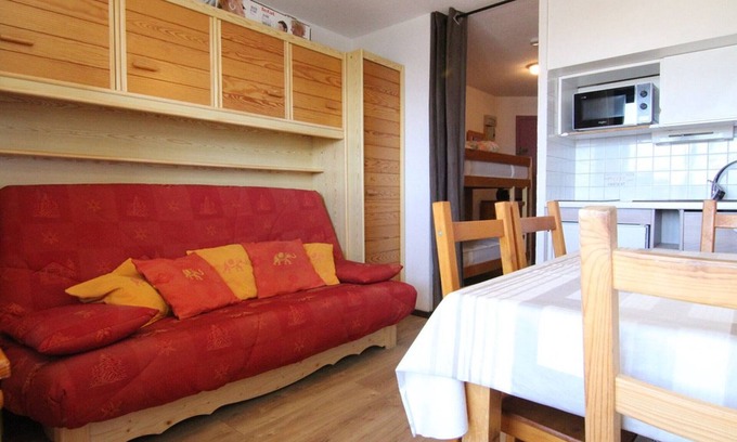Eclose-Est Apartment | Cozy Studio for 4 in Alpe d'Huez, Close to Slopes & Shops, Balcony, Pets Welcome