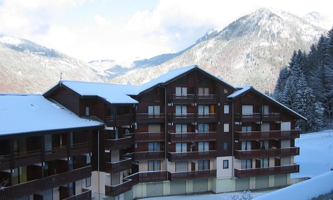 Station de Drouzin le Mont Apartment | Cozy Studio by Slopes with Balcony, 5 Guests, Fully Equipped Kitchen, Elevator