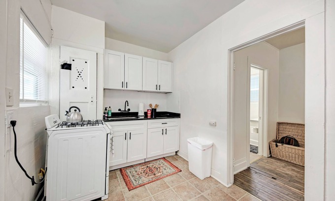 West Campus Apartment | Cozy studio in charming Austin with WiFi, AC