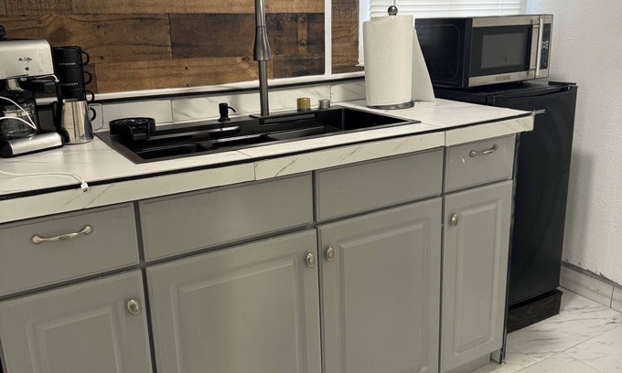 Gardena Apartment | Cozy studio in Los Angeles. Near LAX and more