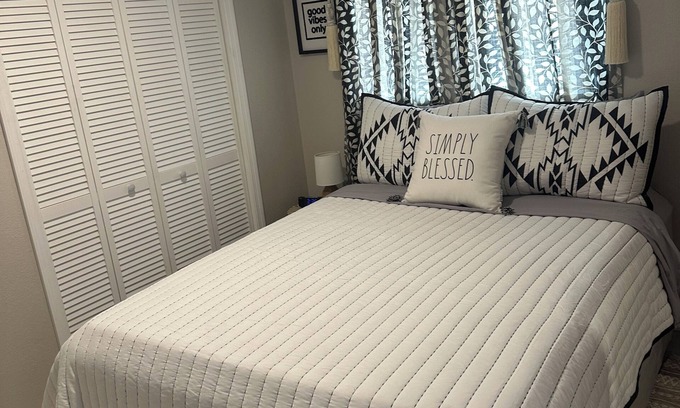 Lake Magdalene Apartment | Cozy studio Tiny Nests in Tampa with WiFi, AC Family friendly-.Pet-Friendly