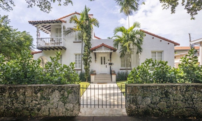Douglas Apartment | Cozy Studio w/Tons of Natural Light