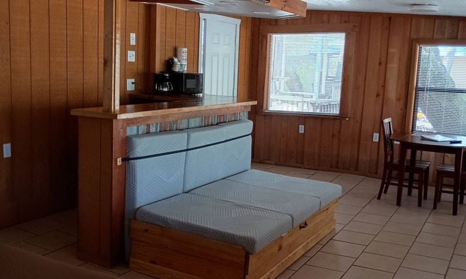 Mayo Apartment | Cozy studio with AC, fitness room, WiFi in charming Mayo