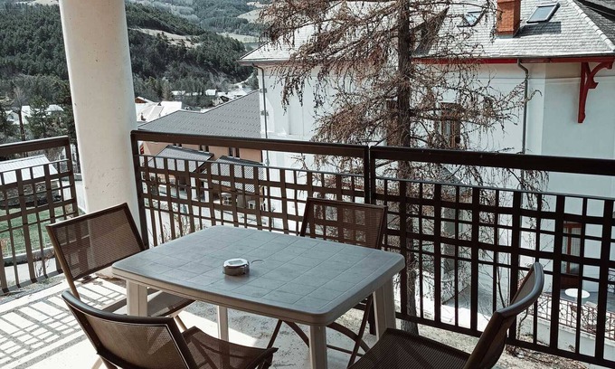 Jausiers Apartment | Cozy Studio with Pool, Sauna, and Garage - Sleeps 4, South-Facing Terrace