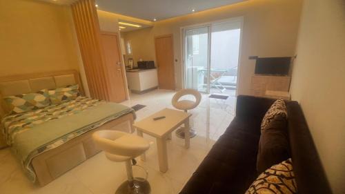 Quartier Administratif Apartment | Cozy studio with terrace Hassan