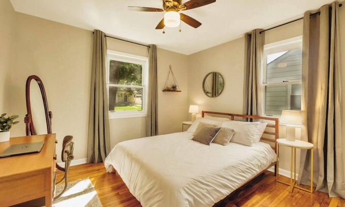 Ferndale House | Cozy- Stylish 2 bd with fenced in back yard w/Firepit
