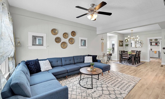 Englewood House | Cozy & Stylish Home in South Denver – Near Parks, Dining & Hospitals