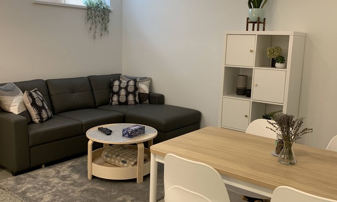 Vancouver South House | Cozy Suite in Vancouver’s Oakridge Area