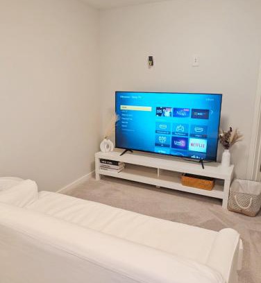 Fort Gary Apartment | Cozy Suite - Peaceful & Modern