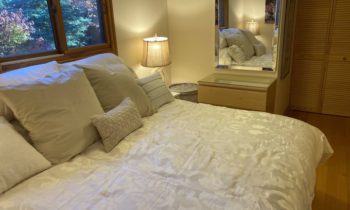 Whistler Apartment | Cozy Suite w/Landscaped Yard - Mtn Views - Near Lost Lake Trails & Tennis Crts