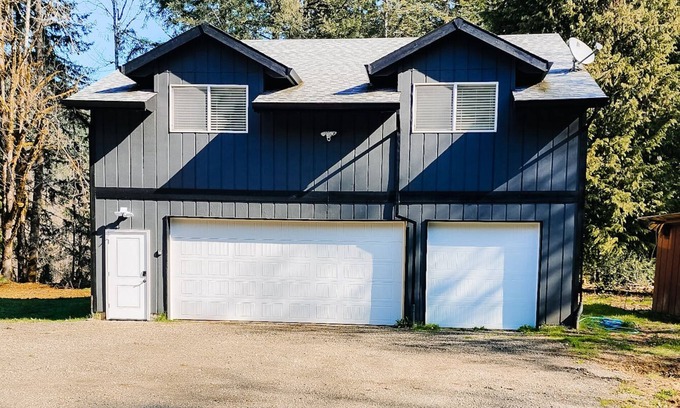 Brightwood Apartment | Cozy Super Barn Studio with pool table, king beds. 30 minutes from ski resort.
