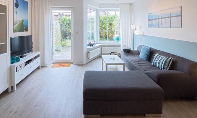 Westeraccumersiel House | Cozy terraced house Johannas Huus in a central location