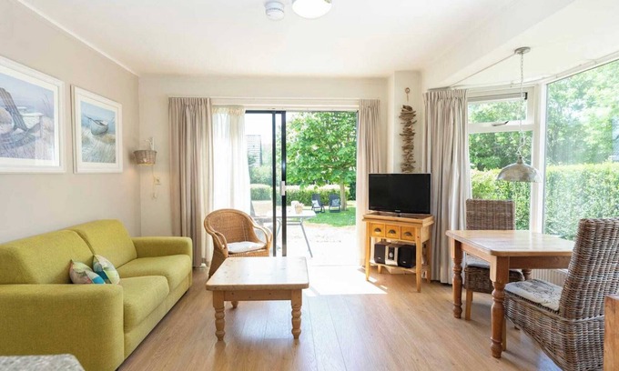 De Koog Apartment | Cozy Texel Retreat with Garden
