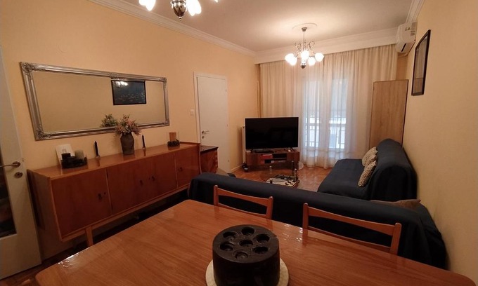 Thessaloniki City Centre Apartment | Cozy three BDRMS central APT at five Filippou str
