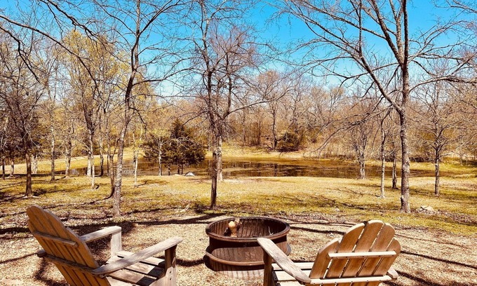 Ringold Cabin | Cozy tiny cabin, kitchenette, private pond for fishing, near lake