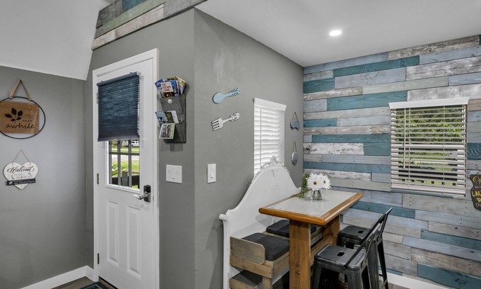 Apopka House | Cozy Tiny Cottage Farm House!