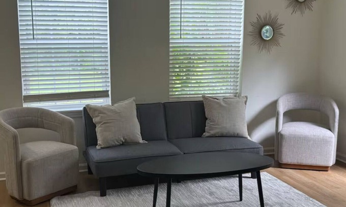 Flowood House | Cozy Townhome by Reservoir, Centrally Located, Pet Friendly, Community Pool