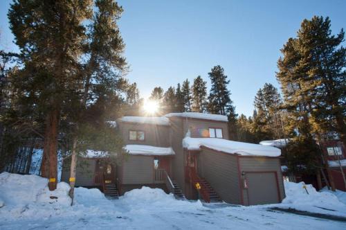 Warrior's Mark House | Cozy Townhouse on the main bus line