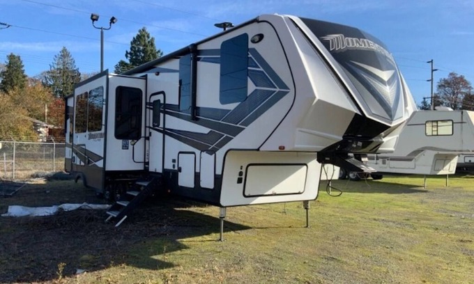 Randle House | Cozy Toy Hauler in Wonderful Randle with AC, WiFi Close to Packwood