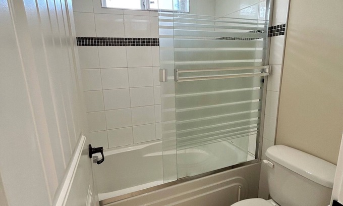 East Clayton Apartment | Cozy, Tranquil & Private Full 1 Bedroom Apartment, Sleeps 4, AC and Wi-Fi