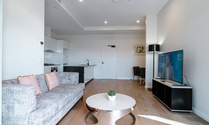 Fortitude Valley Apartment | Cozy Two bedroom Apartment with Parking