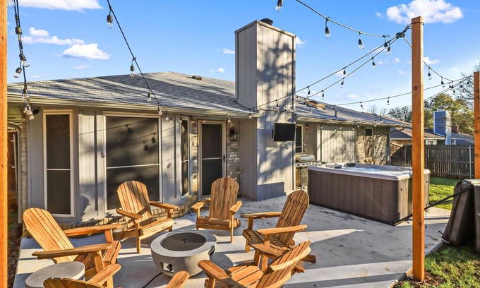 Euless House | Cozy Updated Home w/Hot Tub minutes from DFW Airport