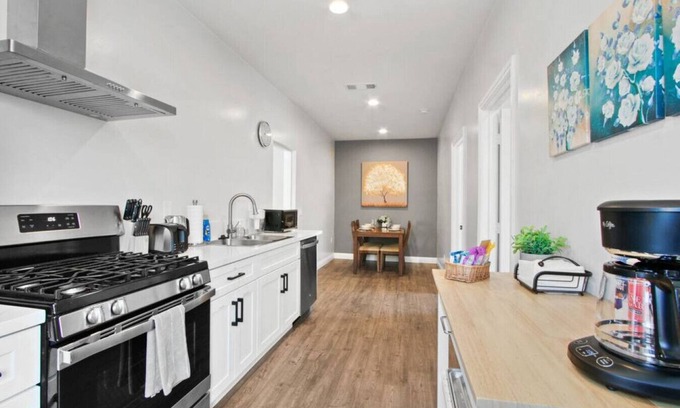 Azusa House | Cozy Urban Retreat: with King and Queen Beds, 1.5 Baths, Well-Equipped Kitchen, Private Backyard, and a Designated Parking Space.