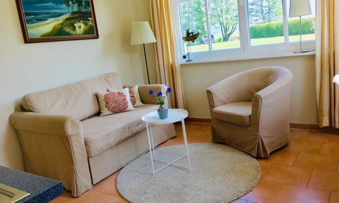 Wieck auf dem Darss Apartment | Cozy vacation apartment under a thatched roof in Wieck a. Darß - Am Eichberg