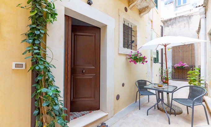 Noto Historic Centre House | Cozy vacation home in the historic center of Noto