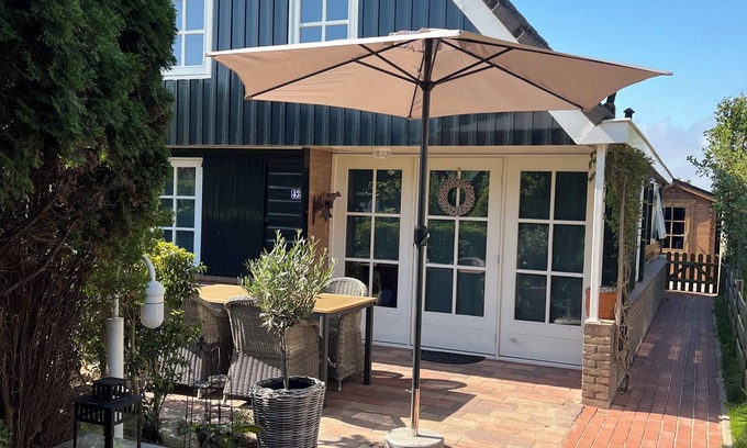 Oudeslius House | Cozy vacation home with its own jetty