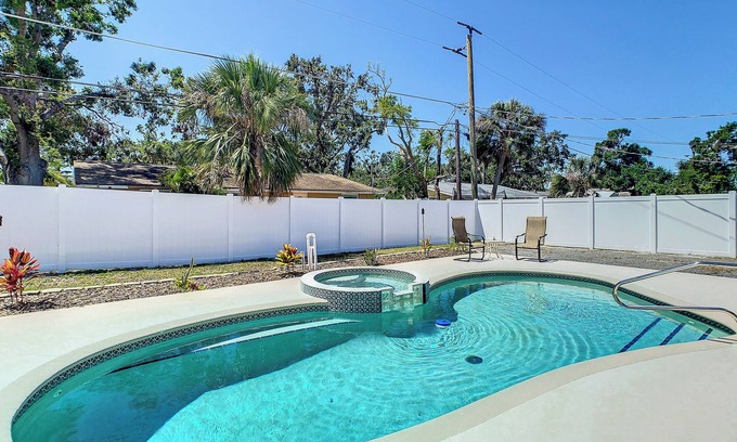 Venice Gardens House | Cozy Venice Pool Home Near Venice Island