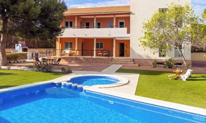 Alicante Villa | Cozy Villa in Alicante with swimming pool and barbecue