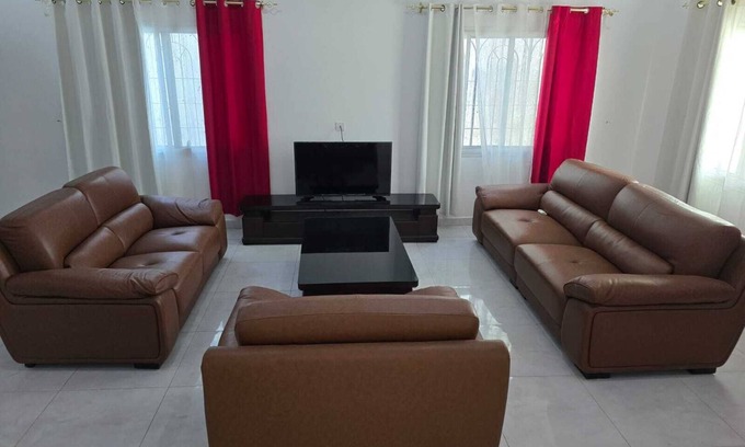 Senegambia House | Cozy villa in pleasant Kerr Serign with AC, WiFi