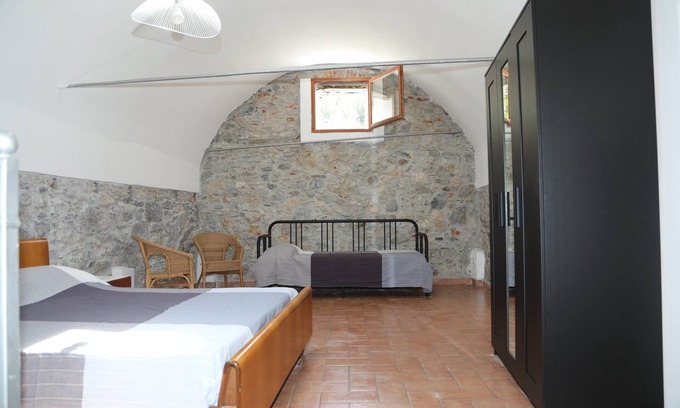 Toirano Villa | Cozy Villa with Garden