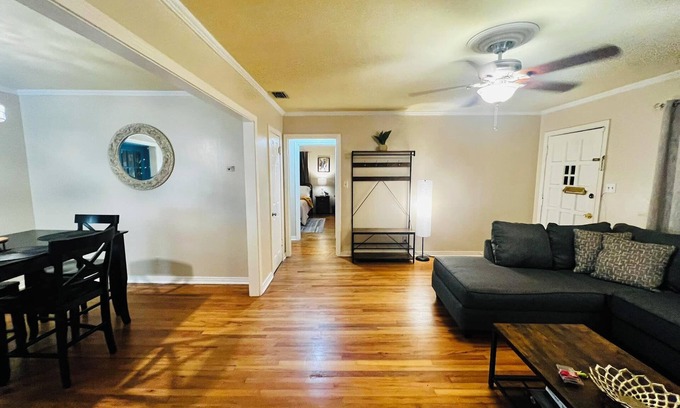 McAllen House | Cozy, Vintage Casita in The Heart of McAllen, Texas