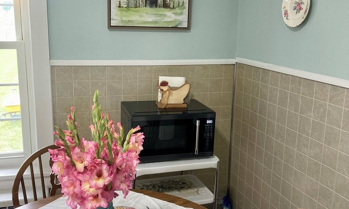 Cocolamus House | Cozy Vintage farmhouse in walking distance to Faylor Lake disc golf park.