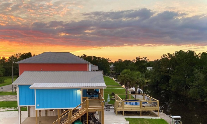 Shoreline Park House | Cozy water front home with a swimming pool near beaches and Old Town BSL!