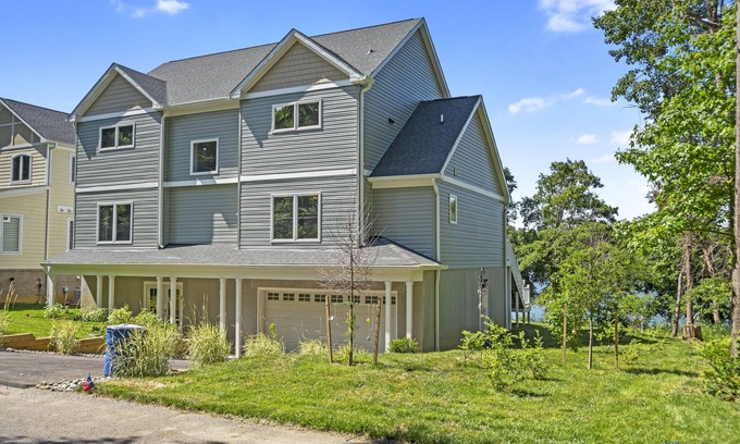 Annapolis House | Cozy, waterfront, 5BR 4BA house w 2 decks near USNA & downtown