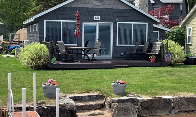 West Alton Cottage | Cozy waterfront cottage with Awesome sunsets & views of Lake Winni