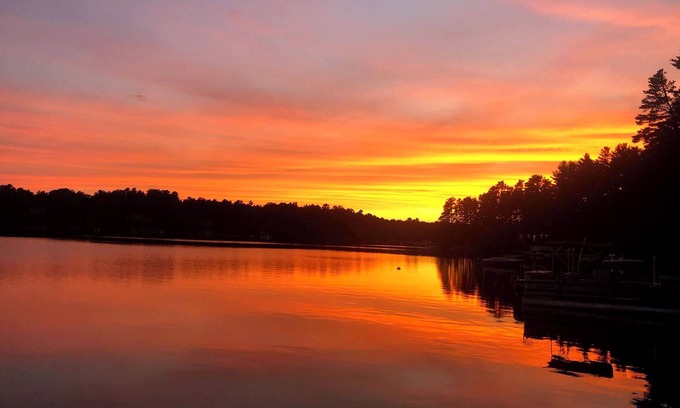 Freedom Cottage | Cozy waterfront cottage right on Berry Bay part of Ossipee Lake.