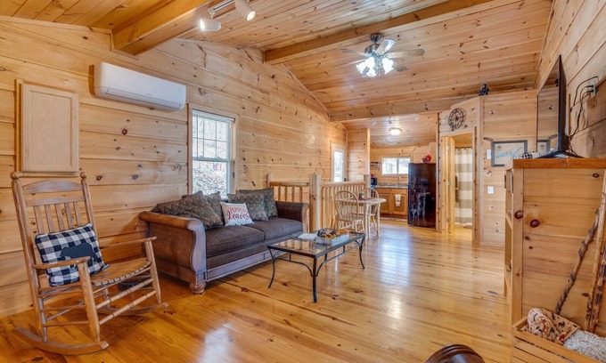 Butler Cabin | Cozy Wooded Cabin with Lake Views-Nature Retreat!